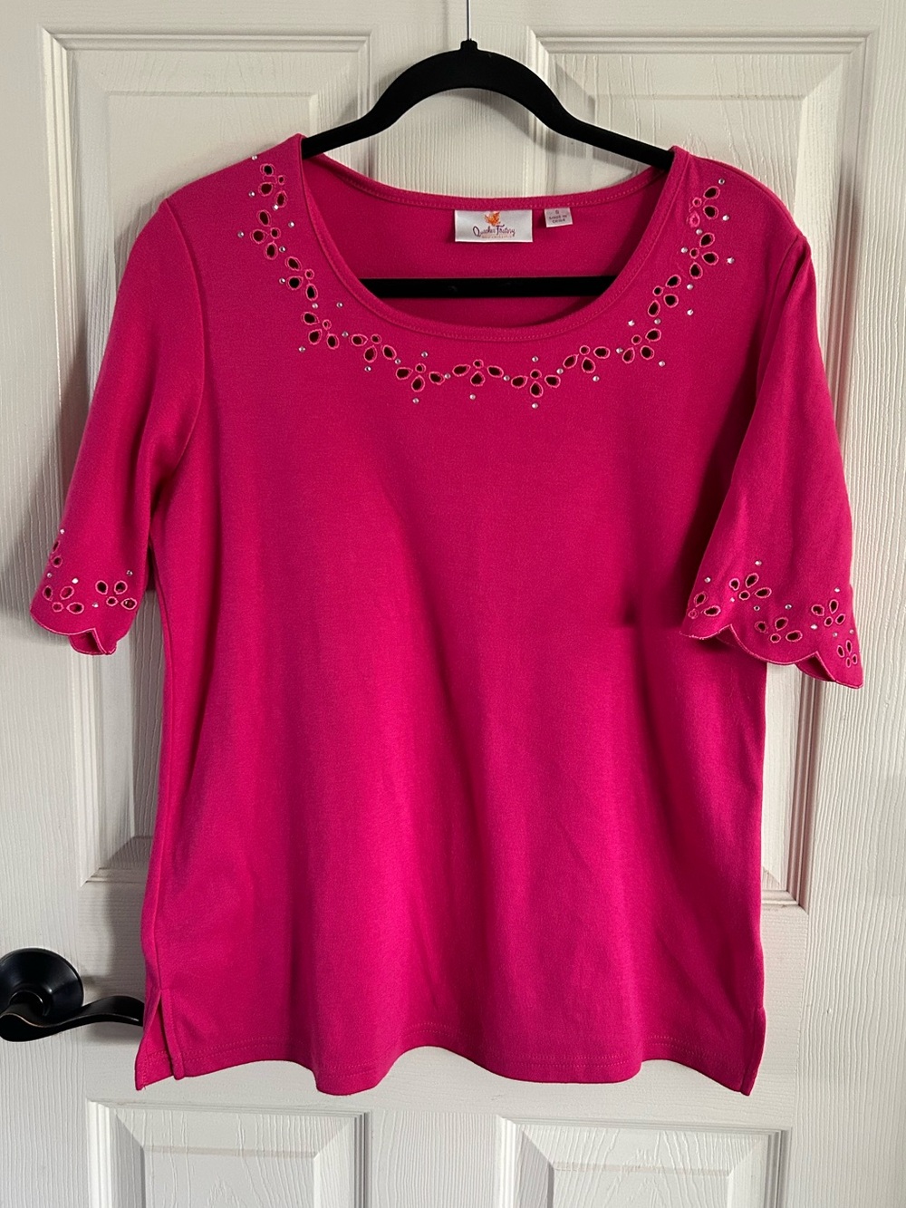 Quacker Factory Hot Pink Eyelet Rhinestone Scoop Neck Short Sleeve Top Sz Small